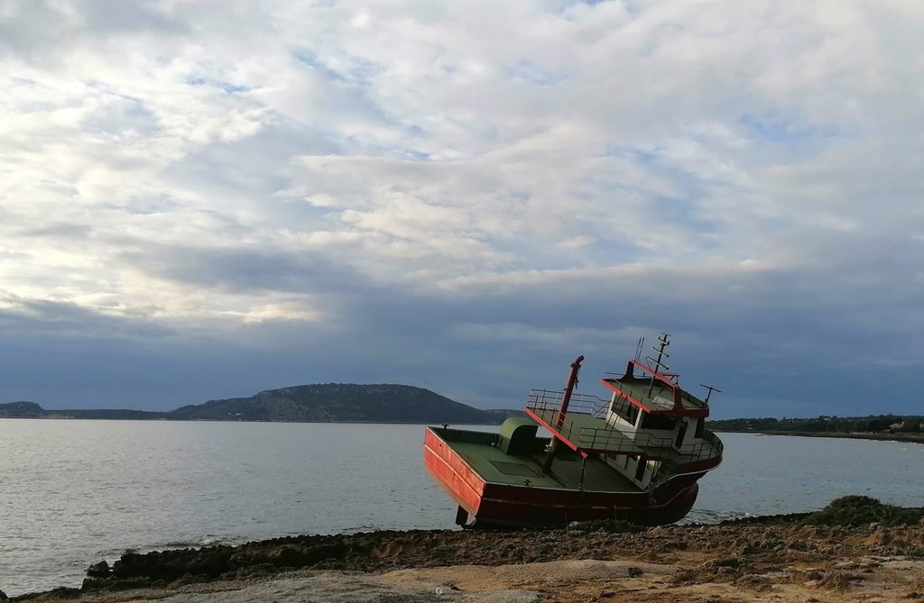 The shipwreck on the rocks beside Barlas Beach
