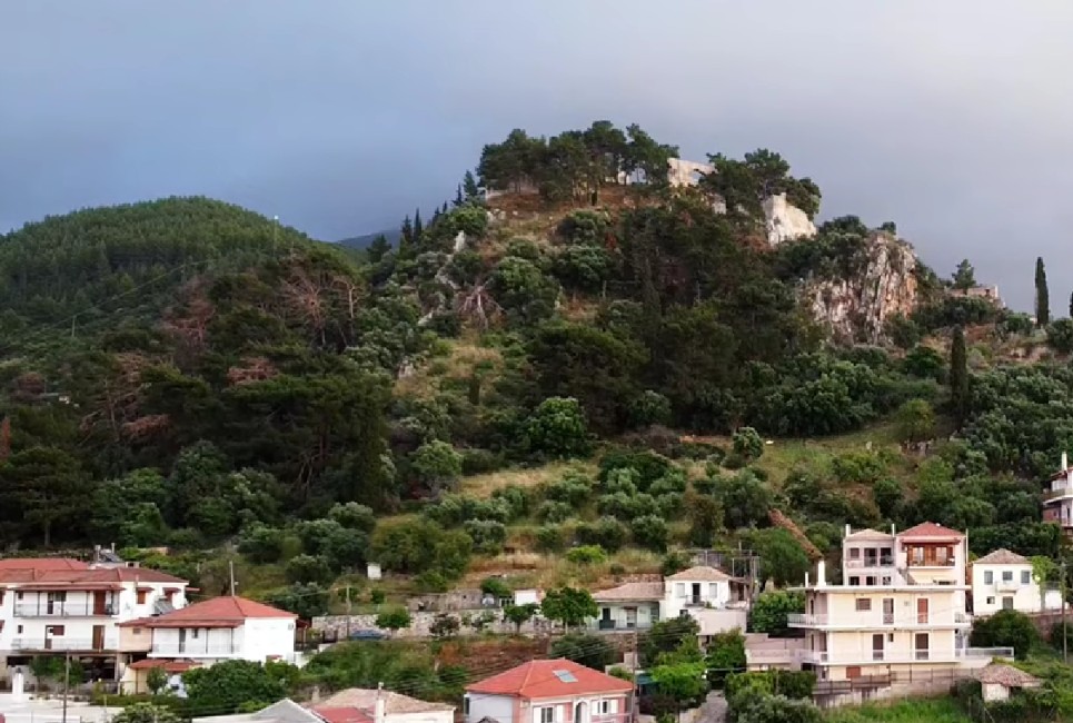 Kyparissia Castle above the Upper Town