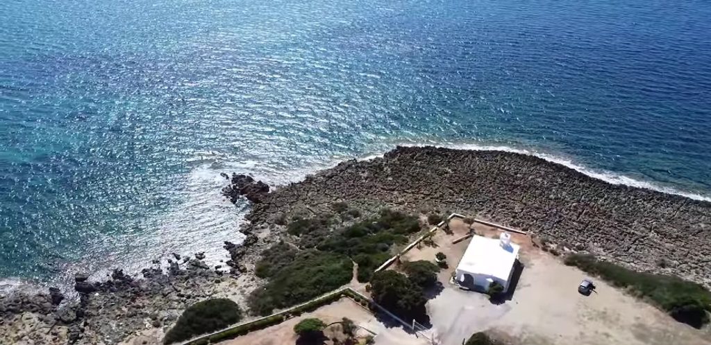 The small church of Agiannakis beside Lagouvardos Beach