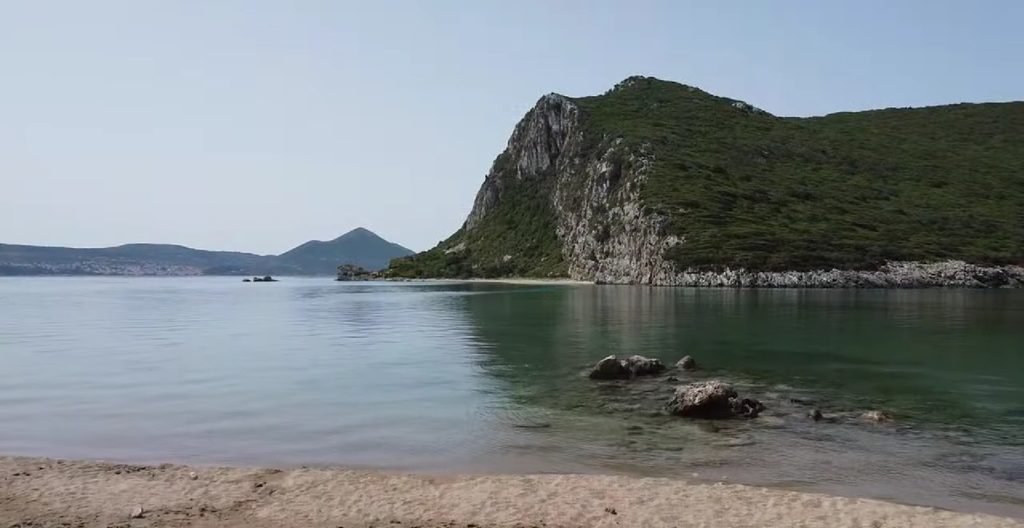 The shallow sea passage towards Sphacteria